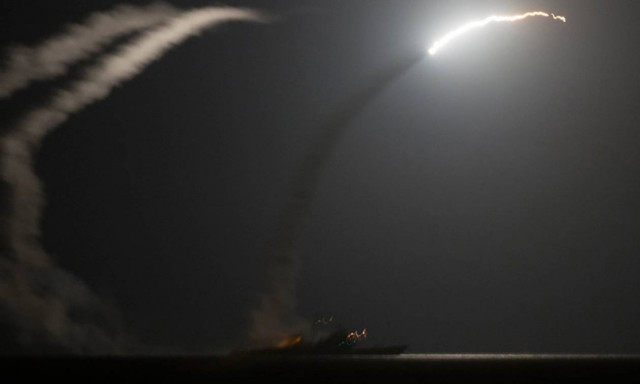 Υεμένη: Με βομβαρδισμούς απάντησαν οι ΗΠΑ στις πυραυλικές επιθέσεις κατά πολεμικών σκαφών τους