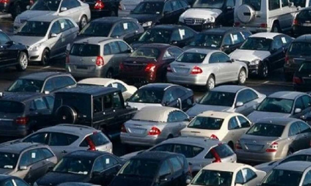 Τέλη κυκλοφορίας: Τι ετοιμάζουν για τα αυτοκίνητα πριν από το 2005