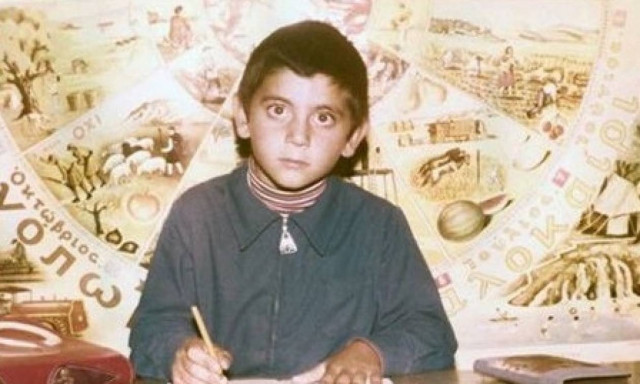 Δεν πάει ο νους σας: Ποιος βουλευτής της ΝΔ είναι ο πιτσιρικάς της φωτογραφίας;