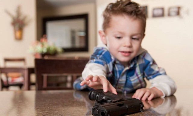 Σοκ στις ΗΠΑ: Ένα παιδί χάνει τη ζωή του κάθε δεύτερη μέρα από εκπυρσοκρότηση όπλου!