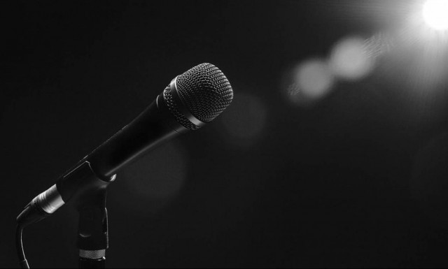 Απίστευτο: Αυτή η τραγουδίστρια βγάζει 94.000 ευρώ την ημέρα!