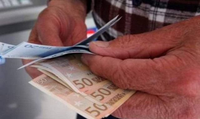 Συντάξεις: Ποιοι θα δουν και νέο αναδρομικό «κούρεμα»