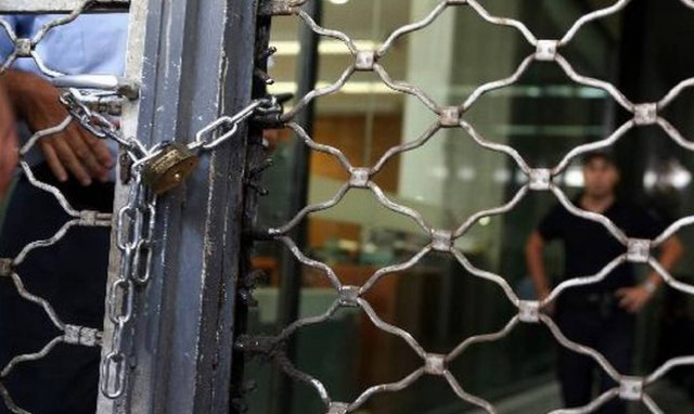 Αργοπεθαίνουν οι μικρομεσαίες επιχειρήσεις