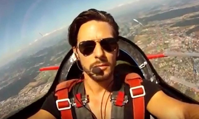 Ανατριχίλα: Ο αδικοχαμένος πιλότος του Τσέσνα μέσα στο πιλοτήριο (vid)
