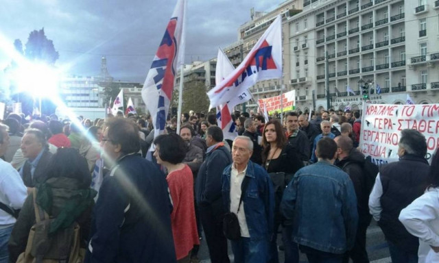 Ολοκληρώθηκε το συλλαλητήριο διαμαρτυρίας στο Σύνταγμα με φόντο τα εργασιακά