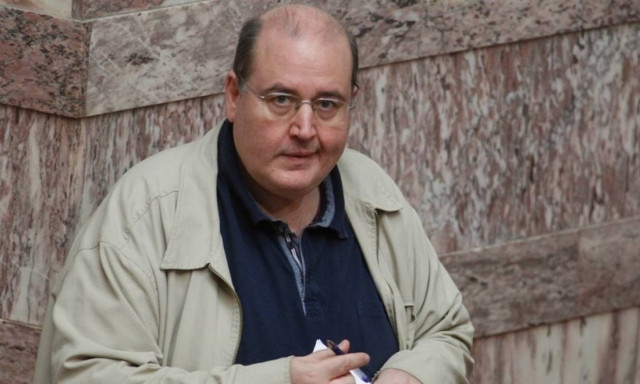 Ο Φίλης απέλυσε τέσσερις «κοπανατζήδες» εκπαιδευτικούς