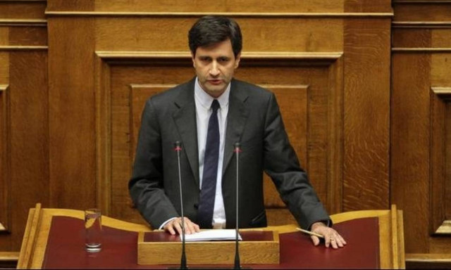 Παραδοχή Χουλιαράκη: Οι φόροι είναι πάρα πολλοί