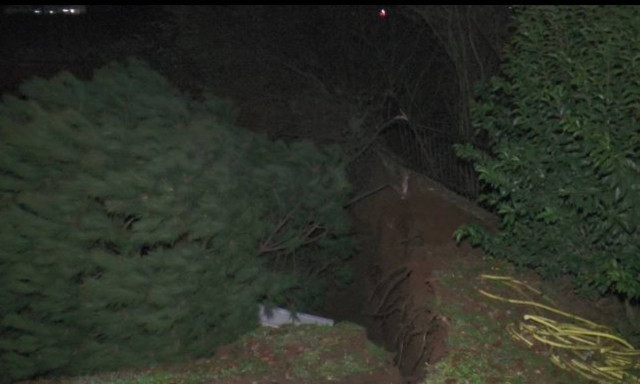 Τρόμος στα Ιωάννινα: «Άνοιξε» η Εθνική Οδός από το σεισμό - Ακούγονται ήχοι μέσα από τη Γη (vid)