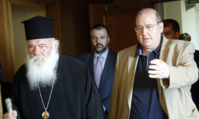 Προκαλεί ξανά ο Φίλης: Το 70% των πολιτών θέλει το διαχωρισμό Εκκλησίας - Κράτους