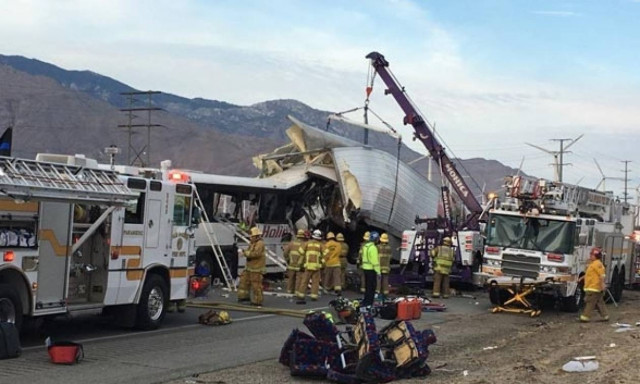 Τραγωδία στις ΗΠΑ: 13 νεκροί σε σύγκρουση τουριστικού λεωφορείου με νταλίκα