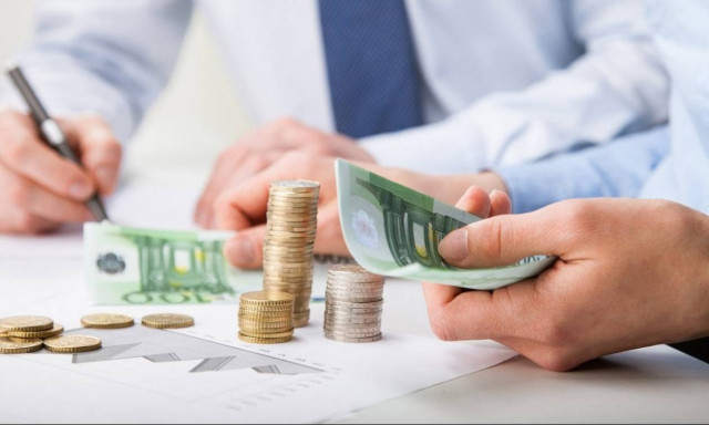 Αυτά είναι τα αποτελέσματα  της υπερφορολόγησης - Υπέρβαση και «τρύπα» στα έσοδα, ταυτόχρονα