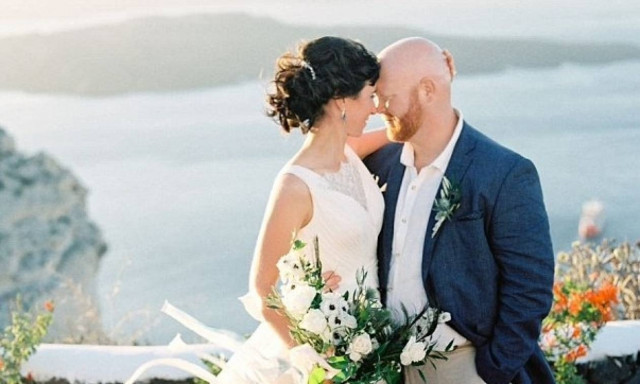 Ο παραμυθένιος γάμος στη Σαντορίνη εξελίχθηκε σε εφιάλτη!