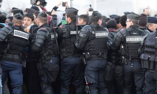 Calais 'Jungle': Migrant camp awaits demolition