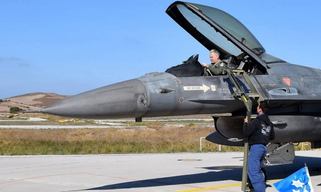 Πολεμική Αεροπορία: Επίσκεψη του Αρχηγού ΤΑ στο Κλιμάκιο Αεροσκαφών Ετοιμότητας της 135ΣΜ (pics)