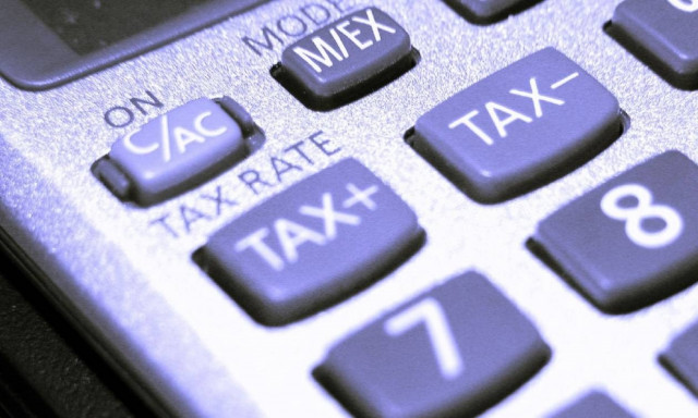 Κόβουν ένα μισθό μέσω του αφορολόγητου