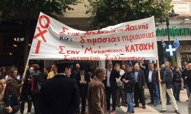 28η Οκτωβρίου - Αγρίνιο: Την παρέλαση ακολούθησαν πανό και συνθήματα (pics&vid)