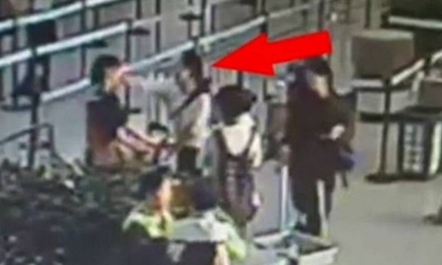 Πανικός στο αεροδρόμιο-Της είπαν ότι η αποσκευή της ήταν πολύ μεγάλη και έγινε το έλα να δεις (vid)