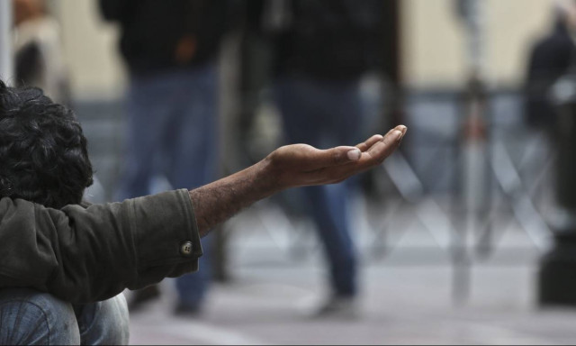 Handelsblatt: Στην παγίδα της διά βίου φτώχειας οι Έλληνες