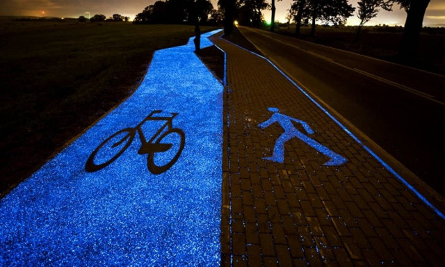 Τι λαμπυρίζει τη νύχτα στην Πολωνία και μαγεύει… τους ποδηλάτες; (photos)