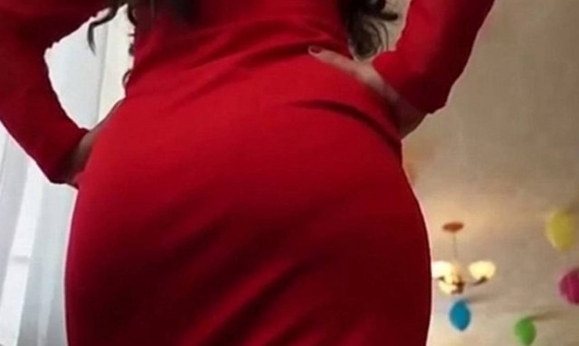 Αντί για το παιδί του καταγράφει τα οπίσθια της σέξι νηπιαγωγού και προκαλεί σάλο! (video)