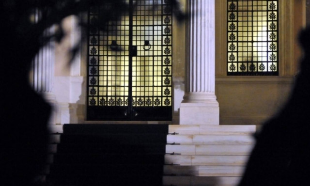 Τηλεοπτικές άδειες: Στον «πάγο» ο νόμος – γέφυρα μετά την απόφαση για το ΕΣΡ