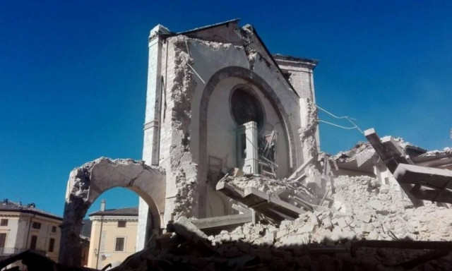 Τρόμος στην Ιταλία: Πανικός, τραυματίες και καταστροφές από το ανελέητο «σφυροκόπημα» του Εγκέλαδου