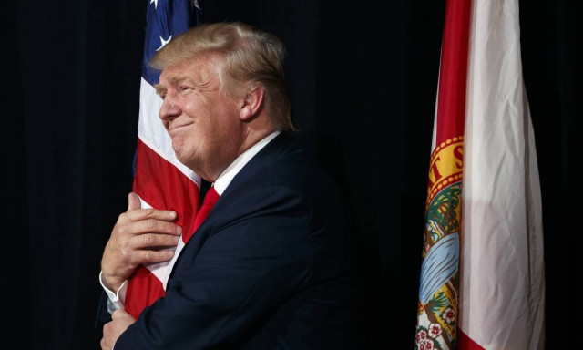 Εκλογές ΗΠΑ - Στην αντεπίθεση ο Ντόναλντ Τραμπ με «όπλο» την έρευνα στην Κλίντον για τα e-mail