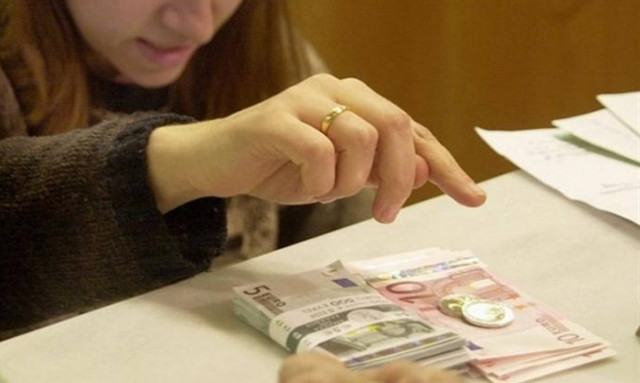 Κοινωνικά επιδόματα: Ποια παραμένουν και ποια κινδυνεύουν με περικοπή