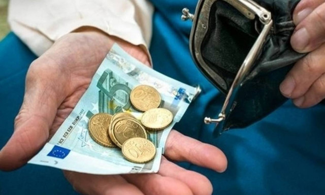 Ο υπουργός δηλώνει με την πειθώ του πως οι συντάξεις... δεν κινδυνεύουν!