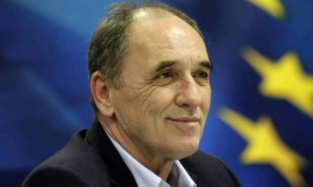 Θολώνει τα νερά και απαντά με «αν» ο Σταθάκης στο ενδεχόμενο νέου Μνημονίου