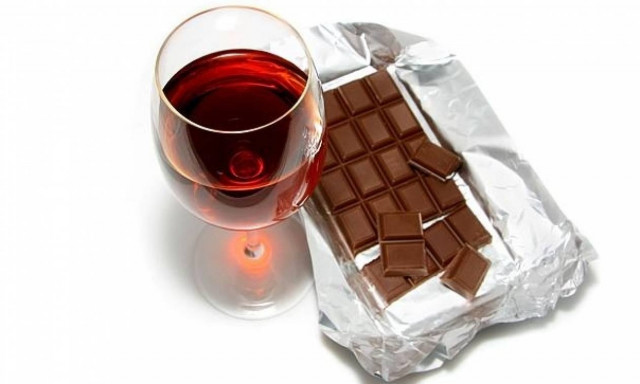 Κόκκινο κρασί μέσα σε σοκολάτα; Γιατί όχι;
