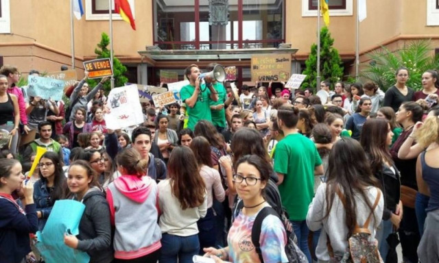 Ισπανία: Οι γονείς των μαθητών απεργούν από τις... σχολικές εργασίες