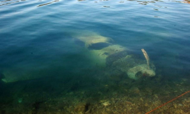 Πέταξαν πάνω από τον Σκορπιό για να φωτογραφίσουν τον Ωνάση και βρέθηκαν στη θάλασσα (photo-video)
