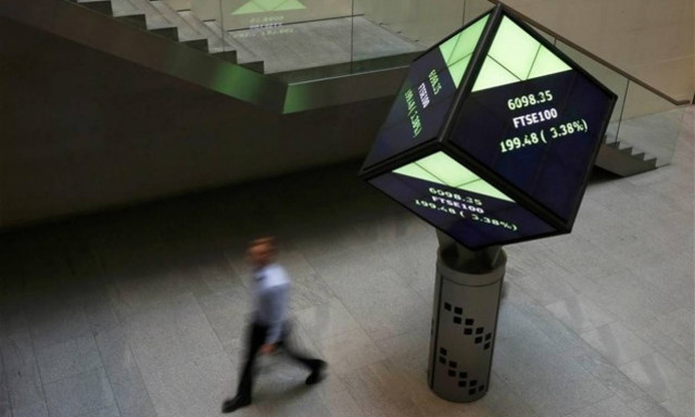 Αστάθεια και πιέσεις στη βρετανική αγορά λόγω Brexit