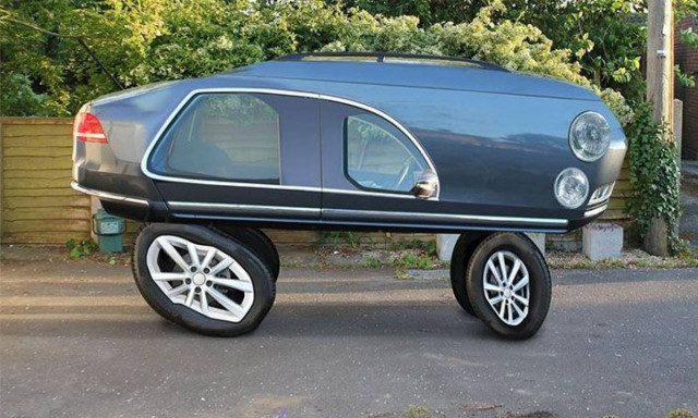 Μπαμπάς δίνει «ζωή» στις ζωγραφιές του γιου του και το αποτέλεσμα είναι αλλόκοτο και ξεκαρδιστικό