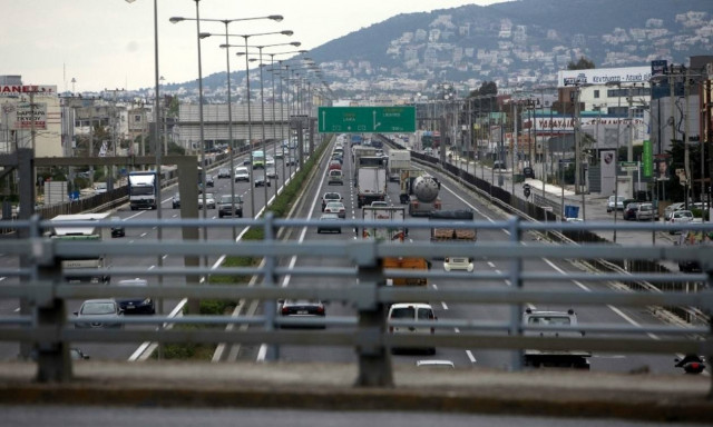 Χάος στην Εθνική Οδό – Τροχαίο με νταλίκες στο Χαϊδάρι