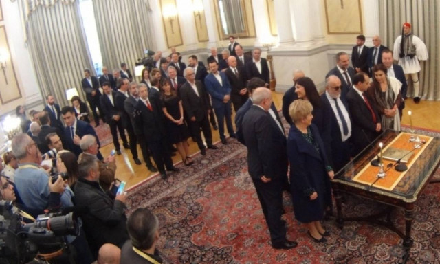 Κυβέρνηση άθεων: Μόνο 10 υπουργοί έδωσαν θρησκευτικό όρκο