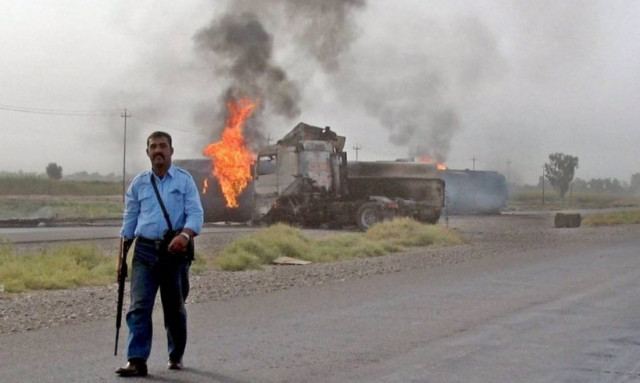 Bombs hit convoy of displaced people in Iraq, kills 18: police