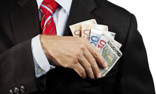 Θαλασσοδάνεια κομμάτων: Έπνιγαν τον κόσμο στα Μνημόνια την ώρα που εκείνοι τσέπωναν εκατομμύρια ευρώ