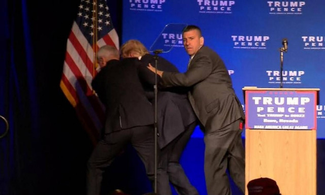 Εκλογές ΗΠΑ: Πανικός σε προεκλογική ομιλία του Τραμπ – Απομακρύνθηκε εσπευσμένα (Vid)