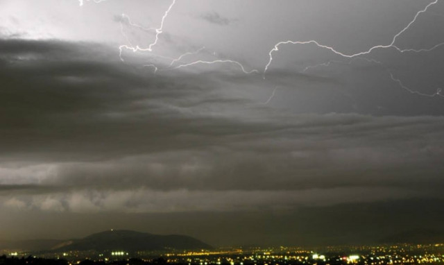 Ραγδαία επιδείνωση του καιρού - Καταιγίδες και χαλάζι τις επόμενες ώρες