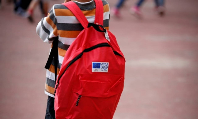 Λαμία: Γονείς κατά προσφυγόπουλων μαθητών έξω από δημοτικό σχολείο (pics)