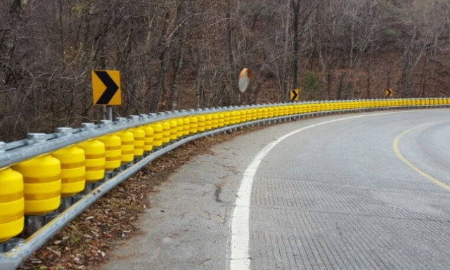 Προστατευτικά κιγκλιδώματα θα σώσουν χιλιάδες ανθρώπους από τροχαία ατυχήματα (vid)