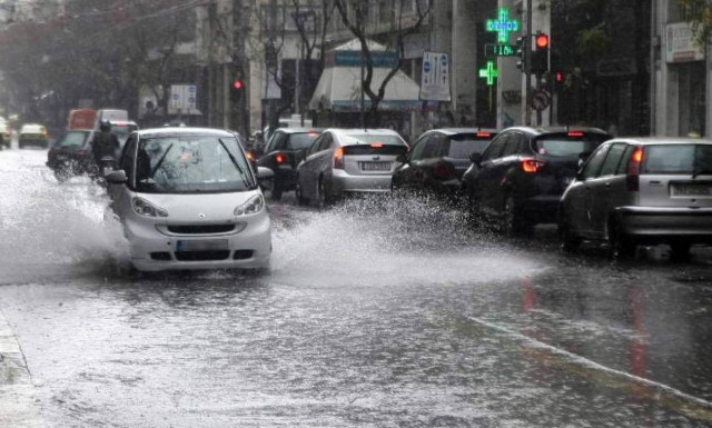 Καιρός: Τσουχτερό κρύο και βροχές τη Δευτέρα (14/11) - Αναλυτική πρόγνωση