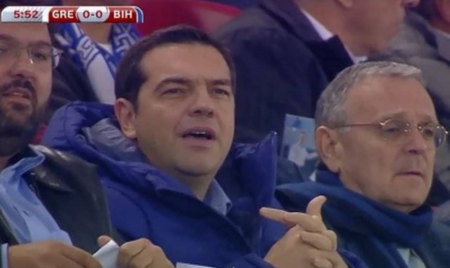 Ελλάδα - Βοσνία: Ο Τσίπρας στις κερκίδες του Καραΐσκάκη (pics)