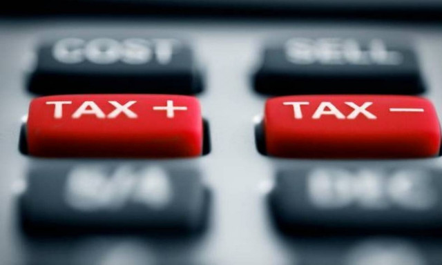 Πληρώστε, αλλιώς «κόφτης»: Στις πλάτες μας ακόμα 6 δισ. φόροι