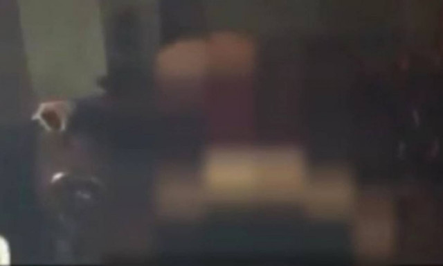 Χαμός στο κλαμπ των οργίων: Τα πέταξαν όλα και έκαναν σεξ μπροστά στους θαμώνες μέχρι που… (video)