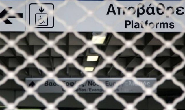 Work stoppages in public transport; no link with airport between 14:00 and 16:00