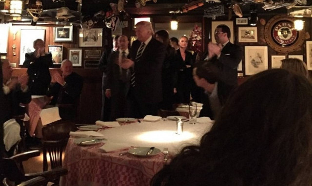 Νέος πρόεδρος ΗΠΑ: Πώς γιόρτασε τη νίκη του ο Τραμπ - Η έξοδος μετά την εκλογή του! (pics+vid)