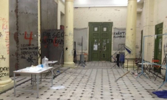 Πολυτεχνείο: Εικόνες ντροπής και θλίψης – Η επόμενη ημέρα των άγριων επεισοδίων